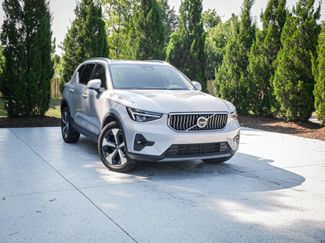Used 2025 Volvo XC40 B5 Plus AWD/4WD video 2
