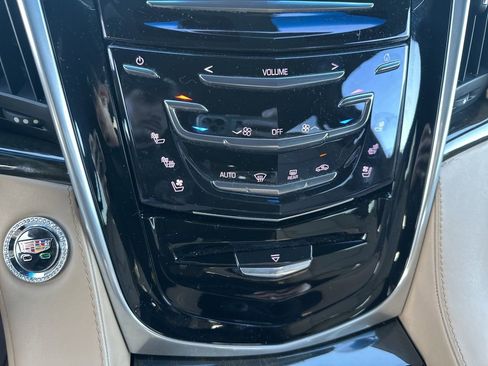 Used 2020 Cadillac Escalade Platinum AWD/4WD image 12