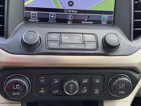 Used 2019 GMC Acadia Denali w/ Technology Package FWD image 26