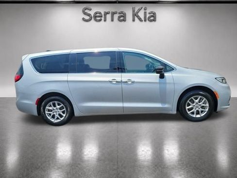 Used 2024 Chrysler Pacifica Touring-L FWD image 32