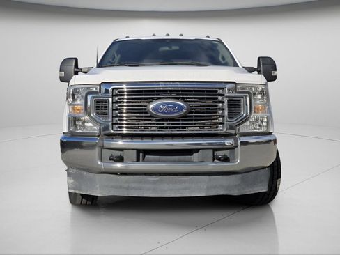 Used 2022 Ford F350 XLT image 3