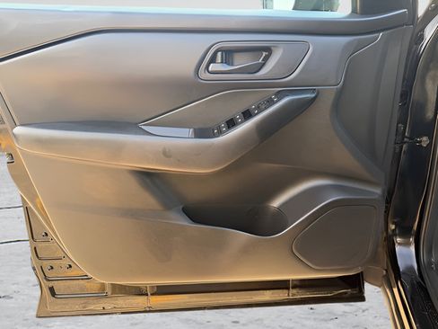 Used 2024 Nissan Rogue S FWD image 14