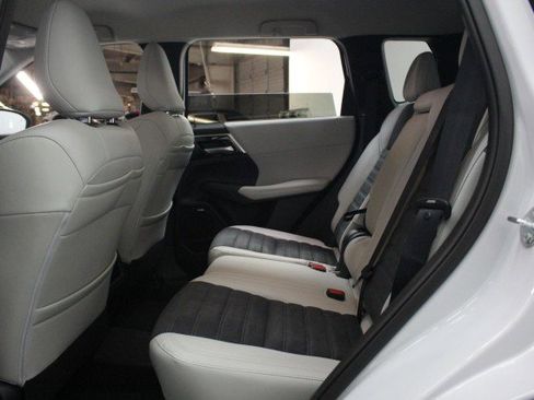 New 2026 Mitsubishi Outlander SE image 24