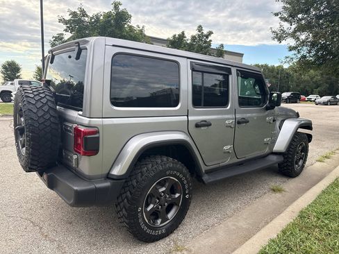 Used 2018 Jeep Wrangler Unlimited Sahara w/ LED Lighting Group AWD/4WD image 5