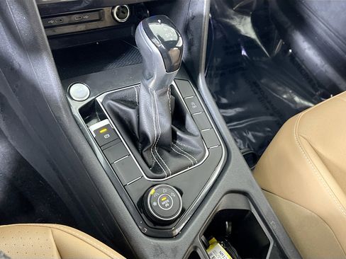 Used 2022 Volkswagen Tiguan SE image 16