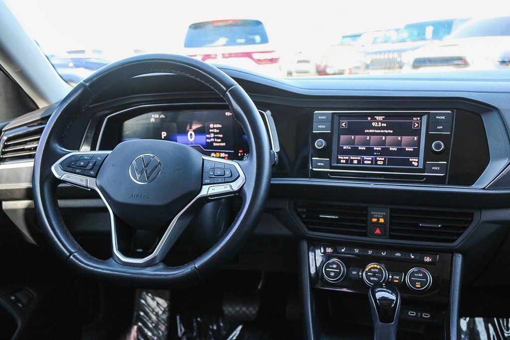 Used 2023 Volkswagen Jetta SE FWD image 14
