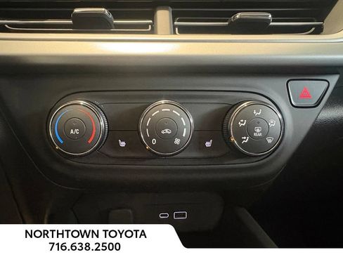 Used 2025 Chevrolet Trax LS w/ LS Convenience Package FWD image 28