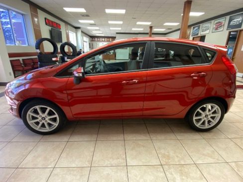 Used 2019 Ford Fiesta SE w/ Equipment Group 201A image 2