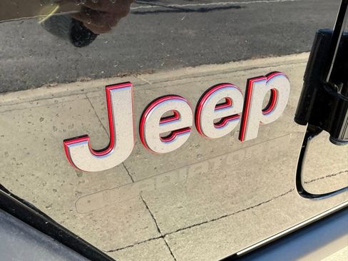 New 2025 Jeep Gladiator Rubicon w/ Convenience Group image 11