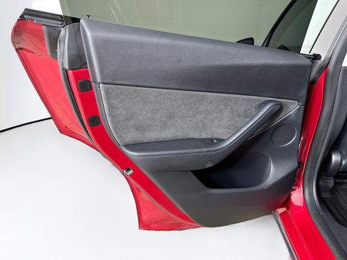 Used 2022 Tesla Model Y Performance AWD/4WD image 25