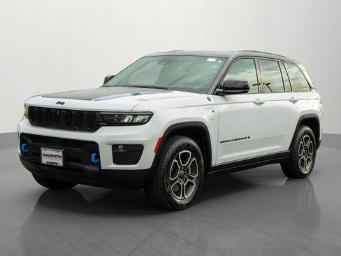 Used 2022 Jeep Grand Cherokee Trailhawk w/ Luxury Tech Group III AWD/4WD image 3