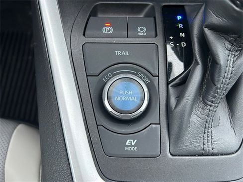 Used 2021 Toyota RAV4 Limited image 27