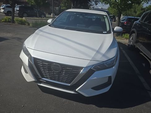 Used 2020 Nissan Sentra SV FWD image 2