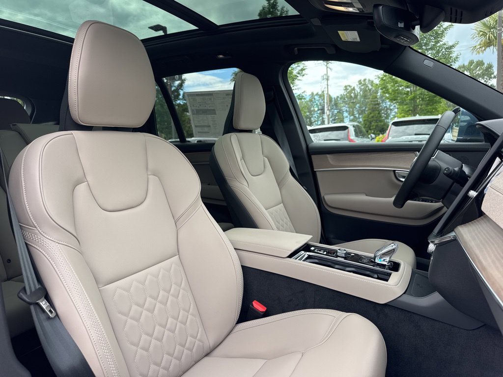 New 2026 Volvo XC90 T8 Plus w/ Protection Package AWD/4WD image 21