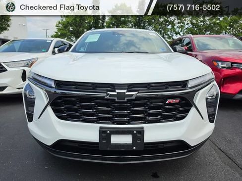 Used 2025 Chevrolet Trax RS w/ Driver Confidence Package FWD image 2