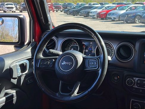 Used 2021 Jeep Gladiator Willys image 13