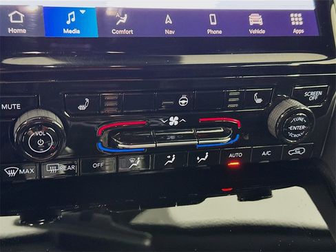 Used 2025 Jeep Grand Cherokee Limited w/ Trailer Tow Package image 15