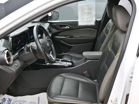 Used 2025 Chevrolet Trax ACTIV FWD image 16