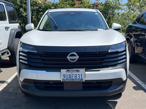 Certified 2025 Nissan Kicks SV FWD image 3