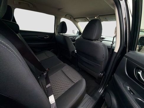 Used 2018 Nissan Rogue SV image 26