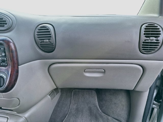 Used 2000 Chrysler Town & Country Limited AWD/4WD image 21