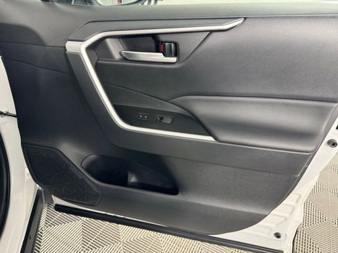 Used 2025 Toyota RAV4 XLE AWD/4WD image 30