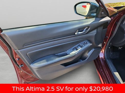 Used 2025 Nissan Altima 2.5 SV FWD image 34