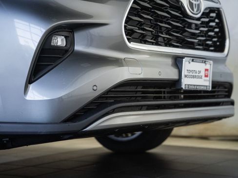 New 2026 Toyota Highlander Platinum AWD/4WD image 15