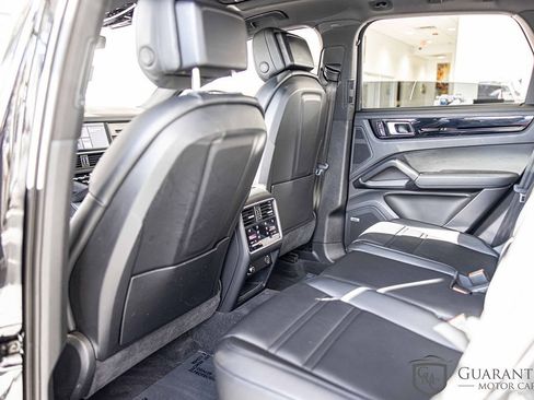 Used 2019 Porsche Cayenne S image 36