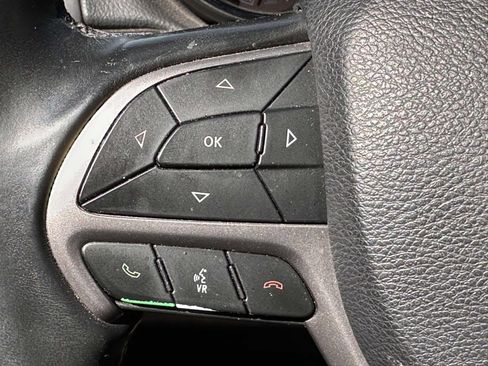 Used 2019 Jeep Grand Cherokee Laredo AWD/4WD image 25