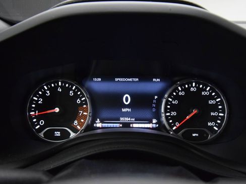 Certified 2022 Jeep Renegade Latitude w/ Convenience Group AWD/4WD image 18