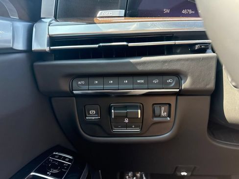 Used 2026 Cadillac Escalade ESV Platinum Sport w/ LPO, Floor Liner Package AWD/4WD image 27
