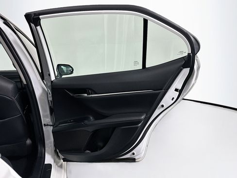 Used 2020 Toyota Camry XSE image 29