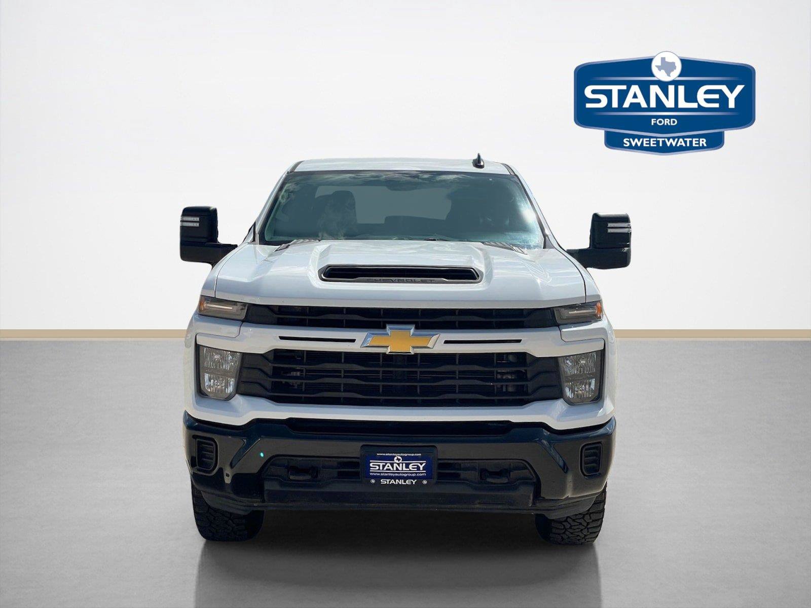 Used 2024 Chevrolet Silverado 2500 Custom w/ Custom Value Package AWD/4WD image 2