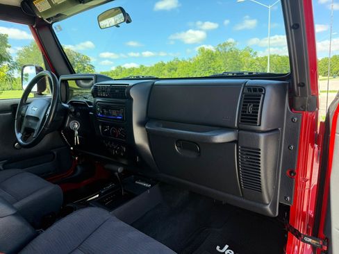 Used 2005 Jeep Wrangler Unlimited AWD/4WD image 14