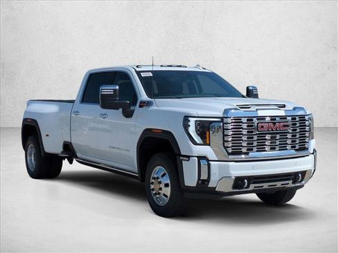 New 2026 GMC Sierra 3500 Denali w/ Denali Reserve Package image 7