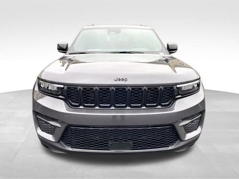 New 2025 Jeep Grand Cherokee Altitude image 2