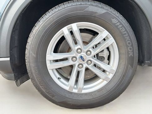 Used 2024 Ford Explorer XLT w/ Equipment Group 202A AWD/4WD image 34