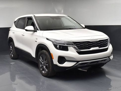 Used 2022 Kia Seltos LX image 2