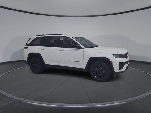 New 2026 Jeep Grand Cherokee Altitude AWD/4WD image 17