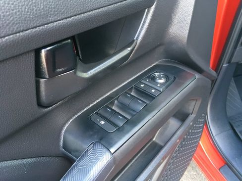 Used 2025 Toyota Tacoma SR5 AWD/4WD image 19