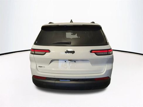 Used 2024 Jeep Grand Cherokee L Laredo image 6