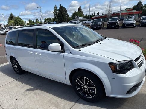 Used 2018 Dodge Grand Caravan GT FWD image 2