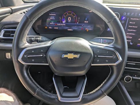Used 2025 Chevrolet Traverse LT AWD/4WD image 22