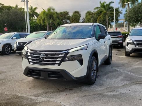 Used 2025 Nissan Rogue S FWD image 2