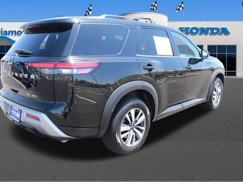 Used 2023 Nissan Pathfinder SL AWD/4WD image 7