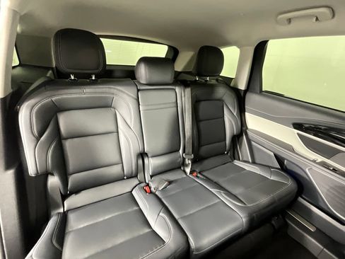 Used 2025 Lincoln Nautilus Premier AWD/4WD image 22