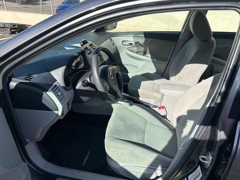 Used 2013 Toyota Corolla LE image 9