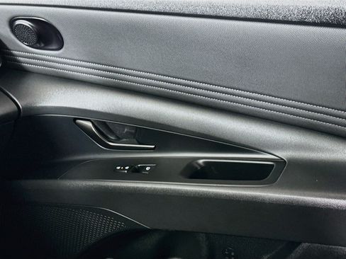 Used 2025 Hyundai Elantra Sport FWD image 17