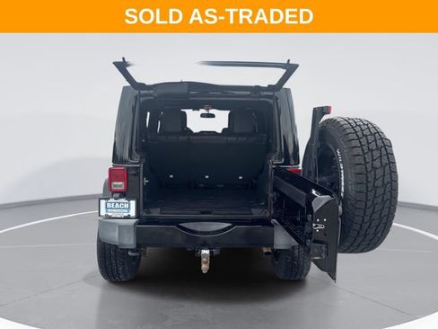 Used 2016 Jeep Wrangler Unlimited Sahara w/ Connectivity Group AWD/4WD image 21
